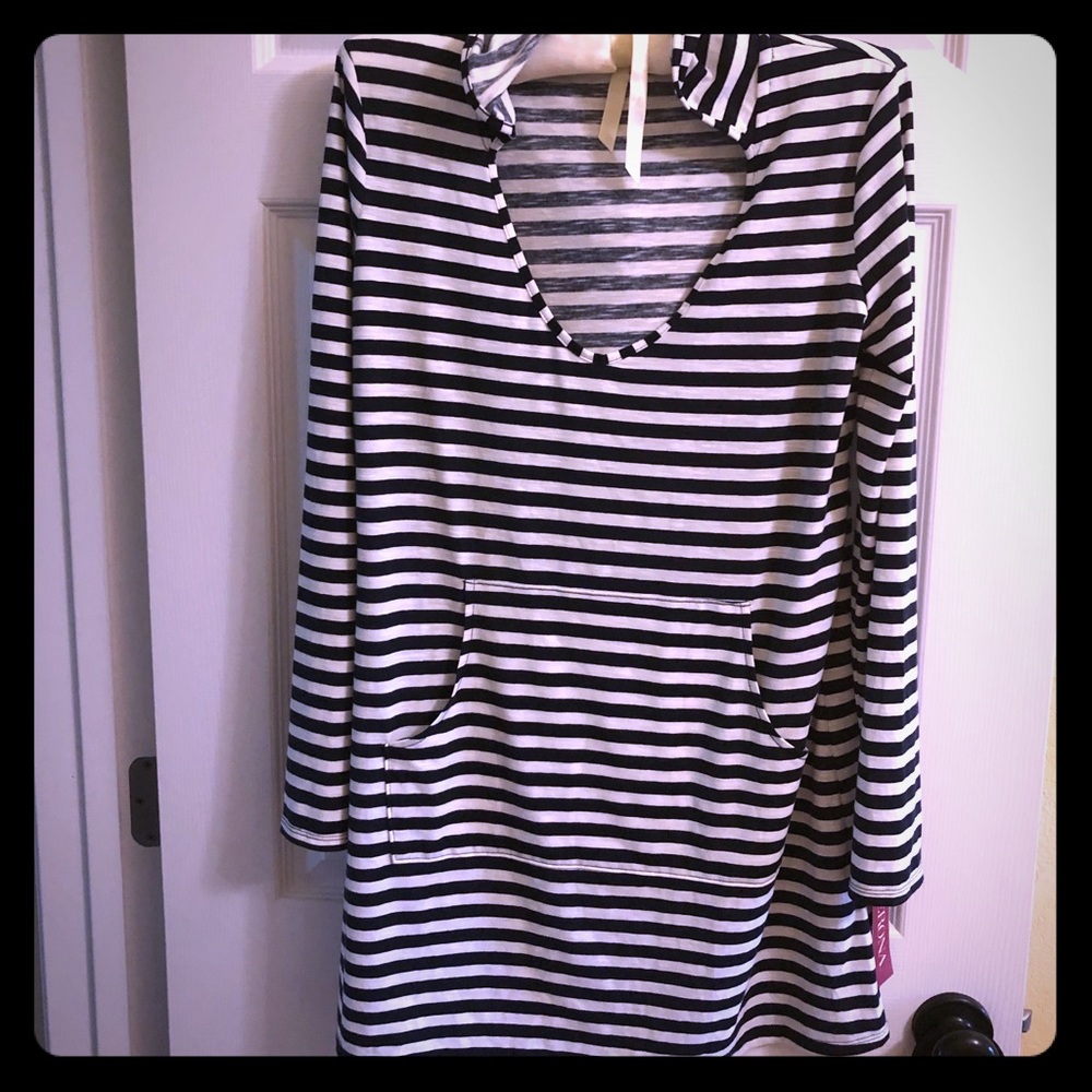 NWT Blk/wht stripped hooded swim suit cover up